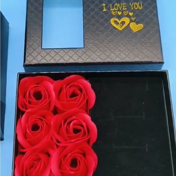 Rose Box - Picture 2 of 4
